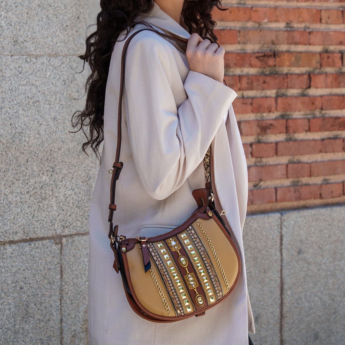 CLASSIC ELEGANCE  SHOULDER BAG