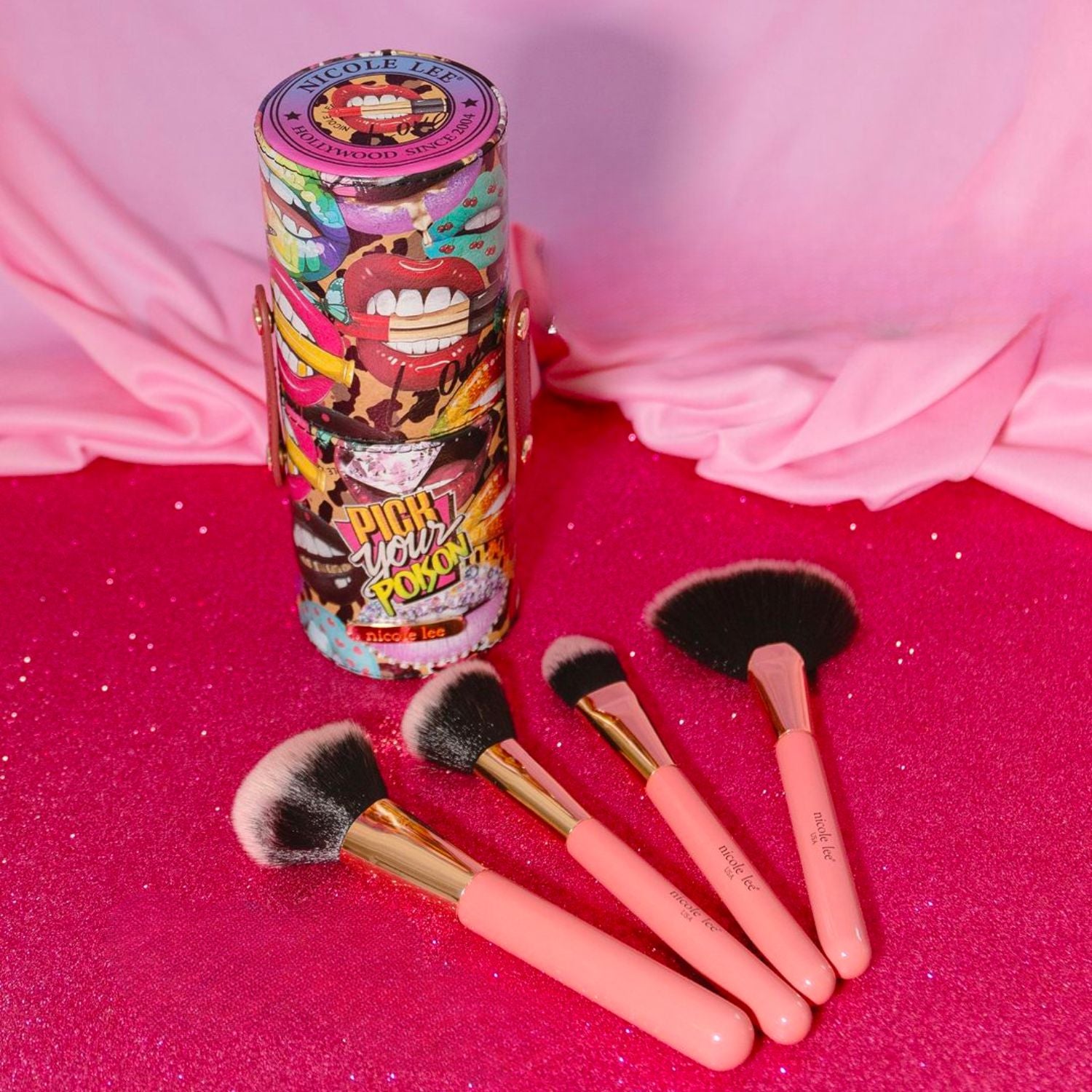 MACARIA MAKEUP CASE WITH 4 PIECE BRUSH SET