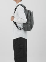 男士尼龙 USB 单肩背包